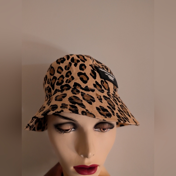 Kendall & Kylie Cheetah/leopard Bucket Hat. Best Price On Poshmark 💲 - Picture 8 of 8